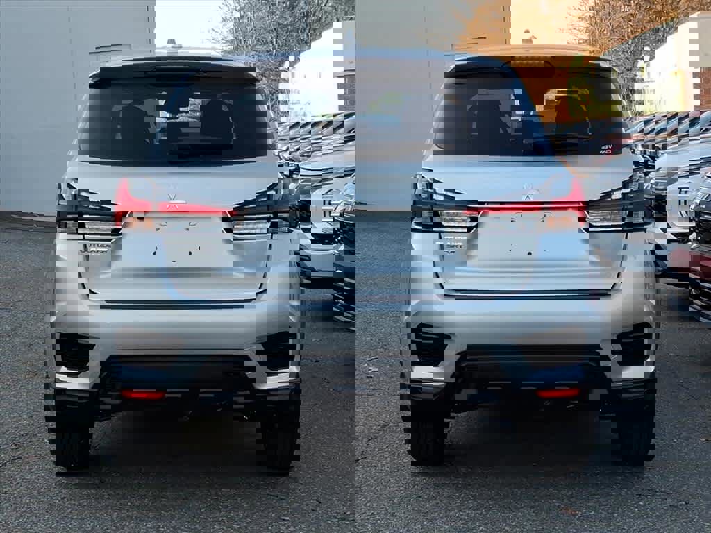 New 2026 Mitsubishi Outlander Sport ES image 4