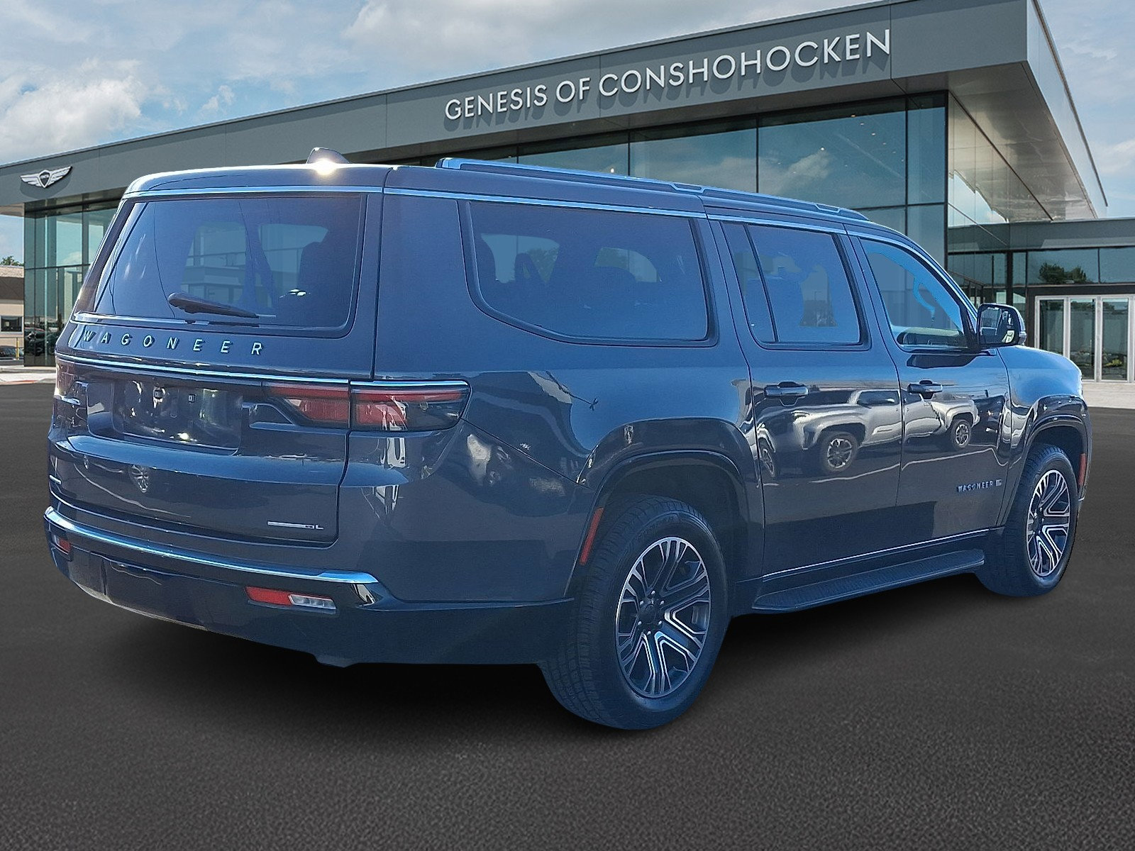 Used 2023 Jeep Wagoneer L Series II image 6