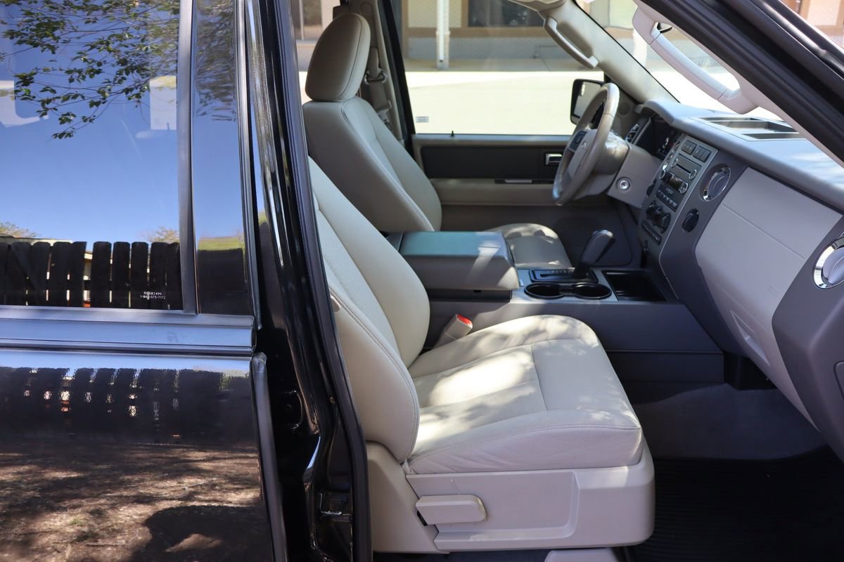 Used 2014 Ford Expedition XLT AWD/4WD image 24