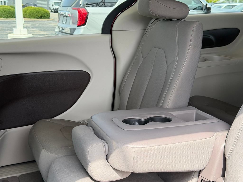 Used 2017 Chrysler Pacifica Touring FWD image 26