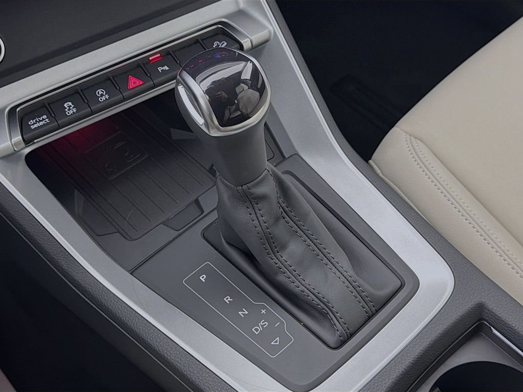Certified 2025 Audi Q3 2.0T Premium Plus w/ Premium Plus Package image 16