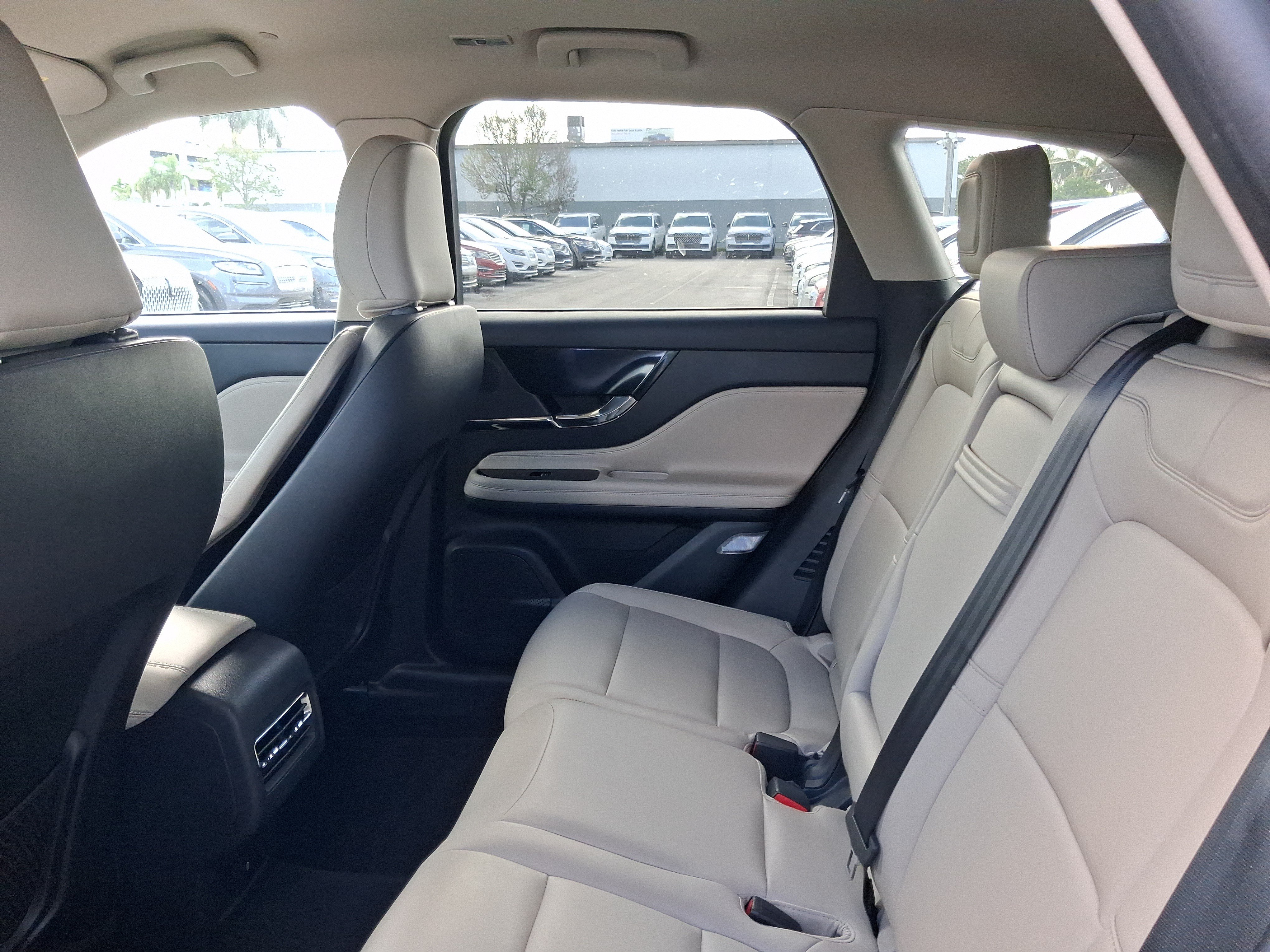 Certified 2025 Lincoln Corsair FWD image 6