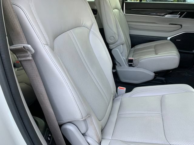 Certified 2022 Jeep Wagoneer Series III w/ Rear Seat Video Group 1 AWD/4WD image 13
