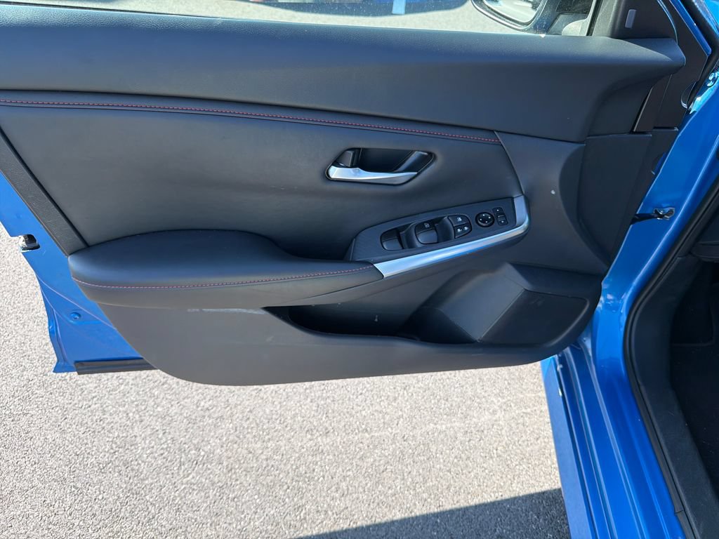 Used 2025 Nissan Sentra SR FWD image 11