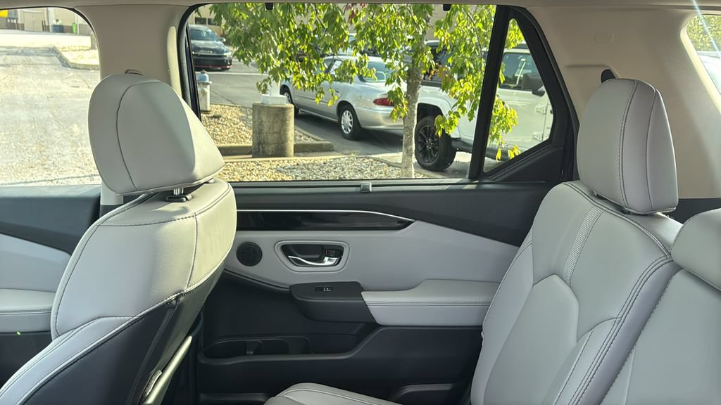 Certified 2025 Honda Pilot Touring image 28