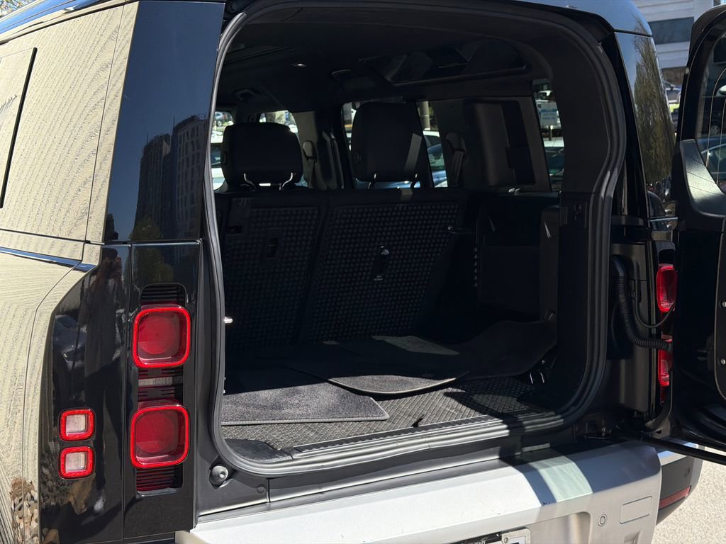 Used 2025 Land Rover Defender 110 S AWD/4WD image 8