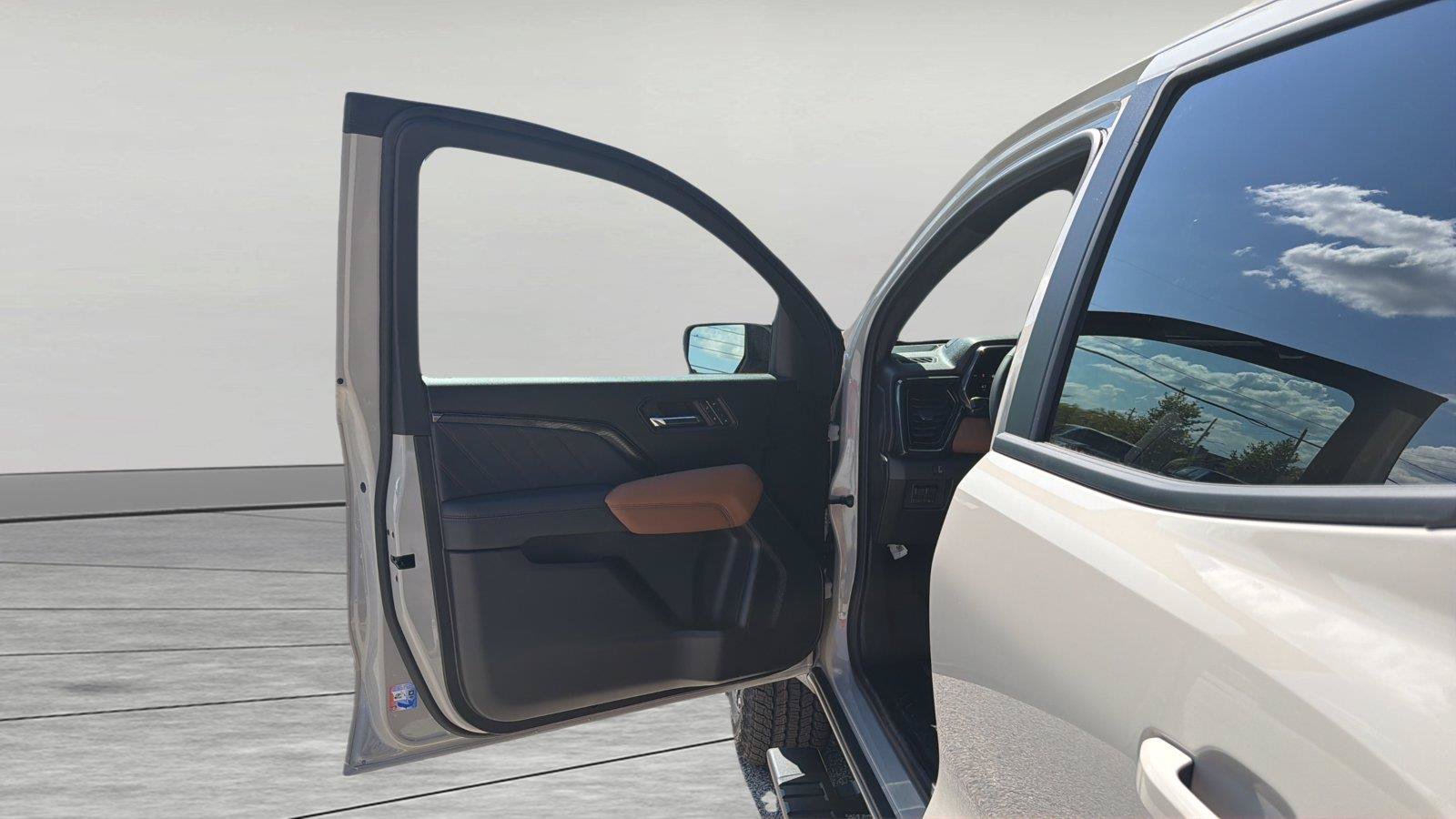 New 2026 GMC Canyon AT4 w/ Technology Plus Package AWD/4WD image 15