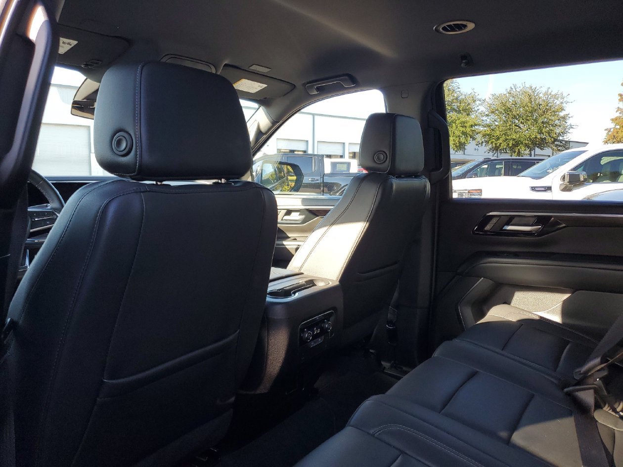 Used 2025 Chevrolet Tahoe LT RWD image 8