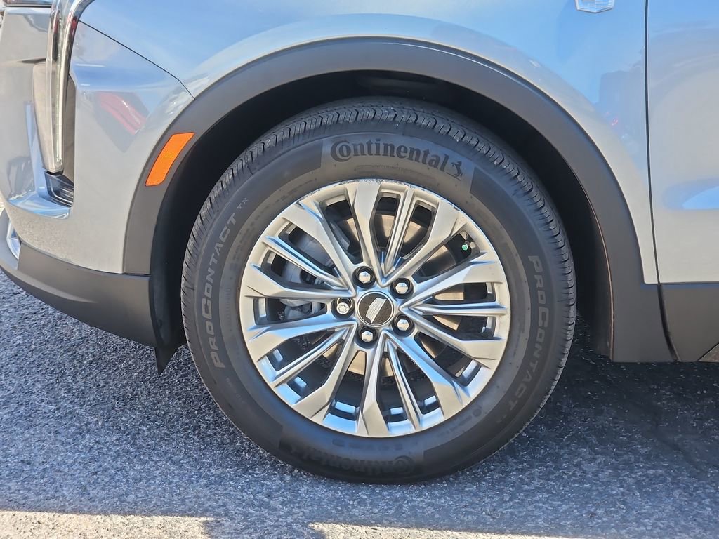 Used 2025 Cadillac XT4 Premium Luxury image 8