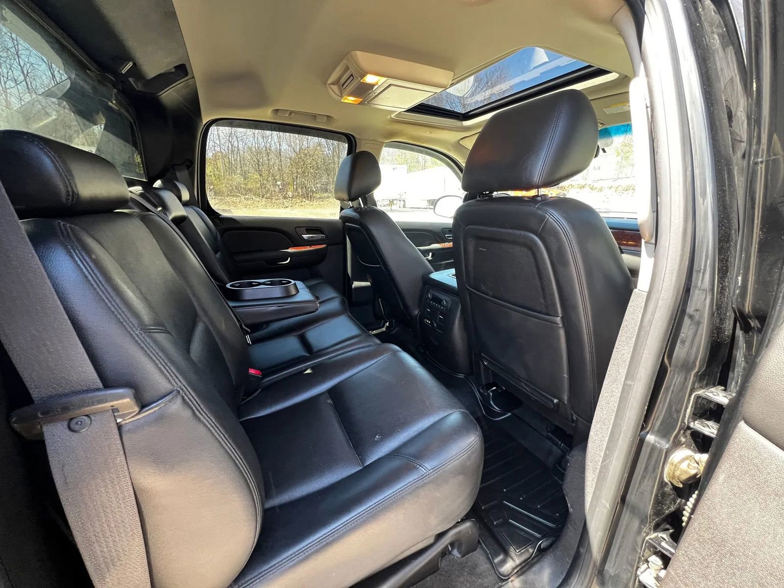 Used 2012 Chevrolet Avalanche LTZ image 12