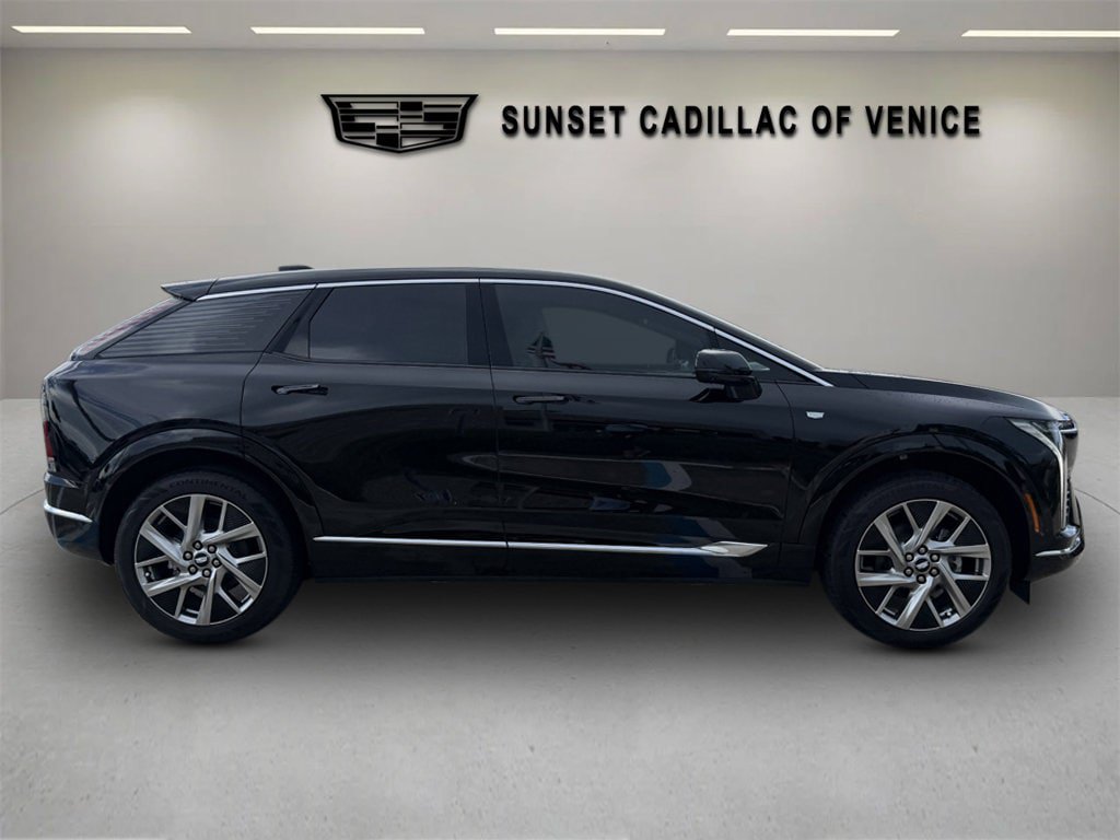 New 2026 Cadillac Optiq Luxury 1 RWD image 2