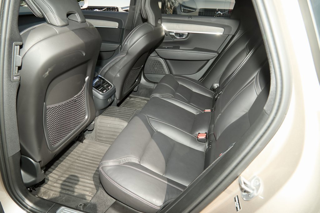 New 2026 Volvo V90 B6 Cross Country Ultra w/ Climate Package image 19