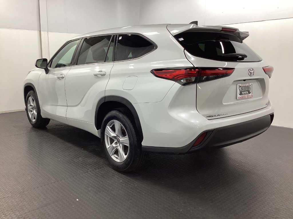 Used 2022 Toyota Highlander LE image 8