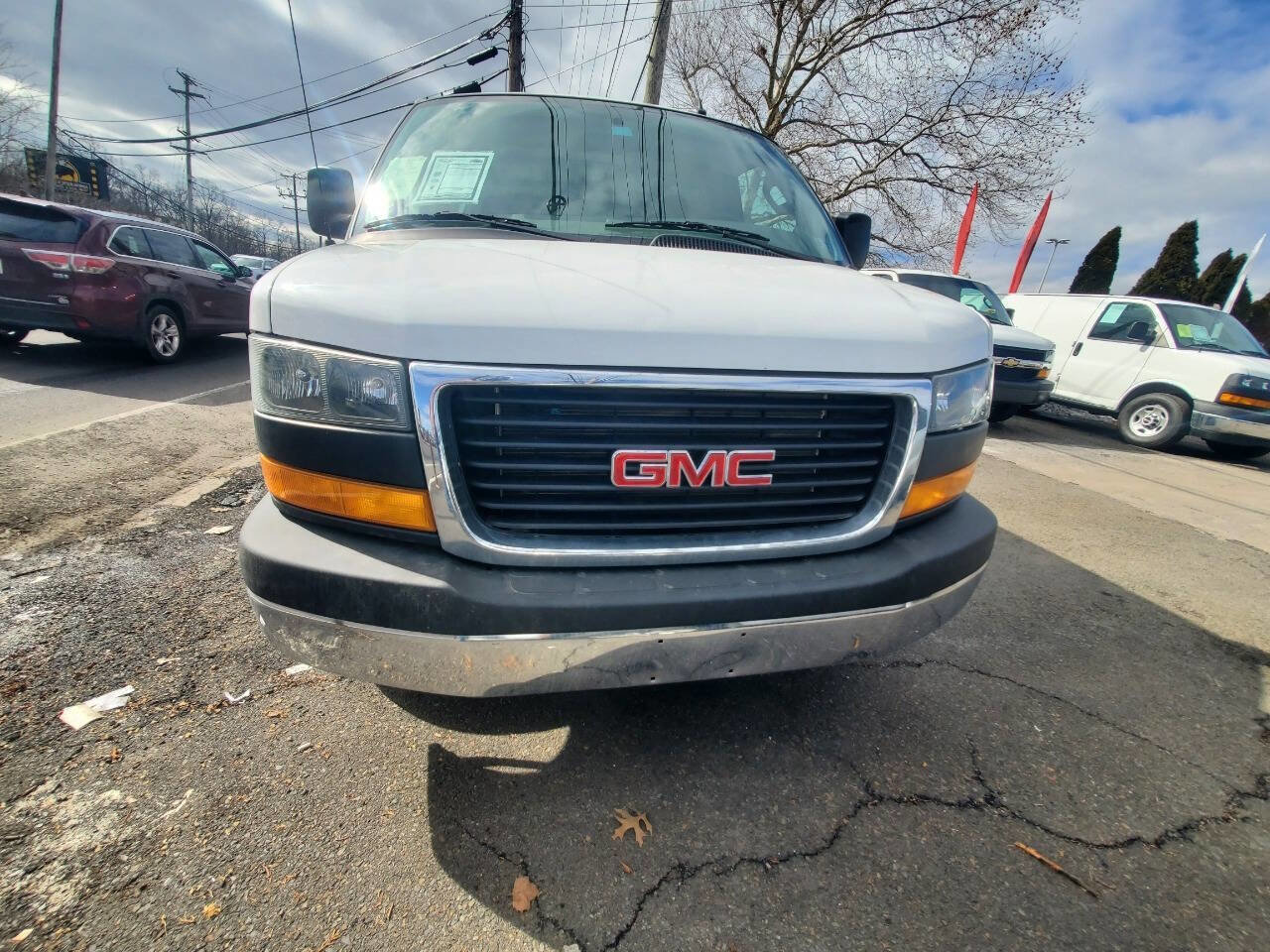 Used 2025 GMC Savana 2500 w/ Driver Convenience Package image 3