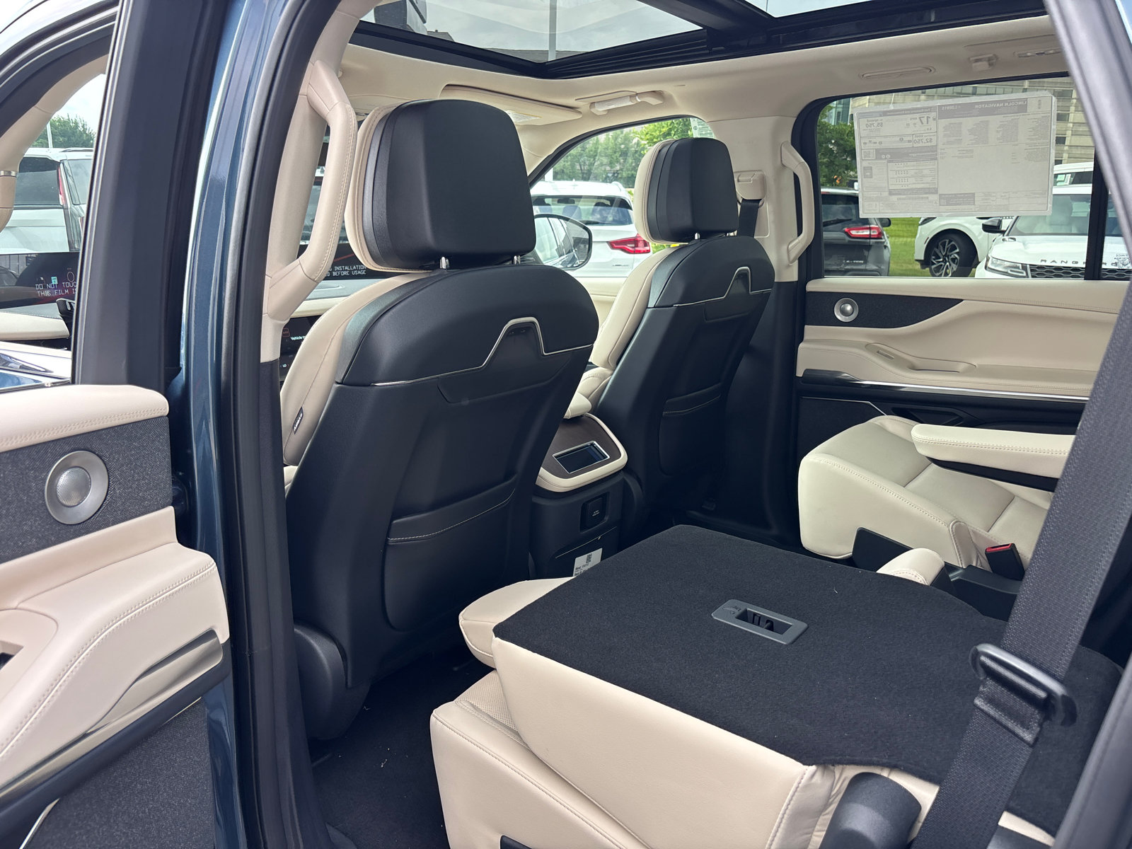New 2027 Lincoln Navigator Reserve AWD/4WD image 27