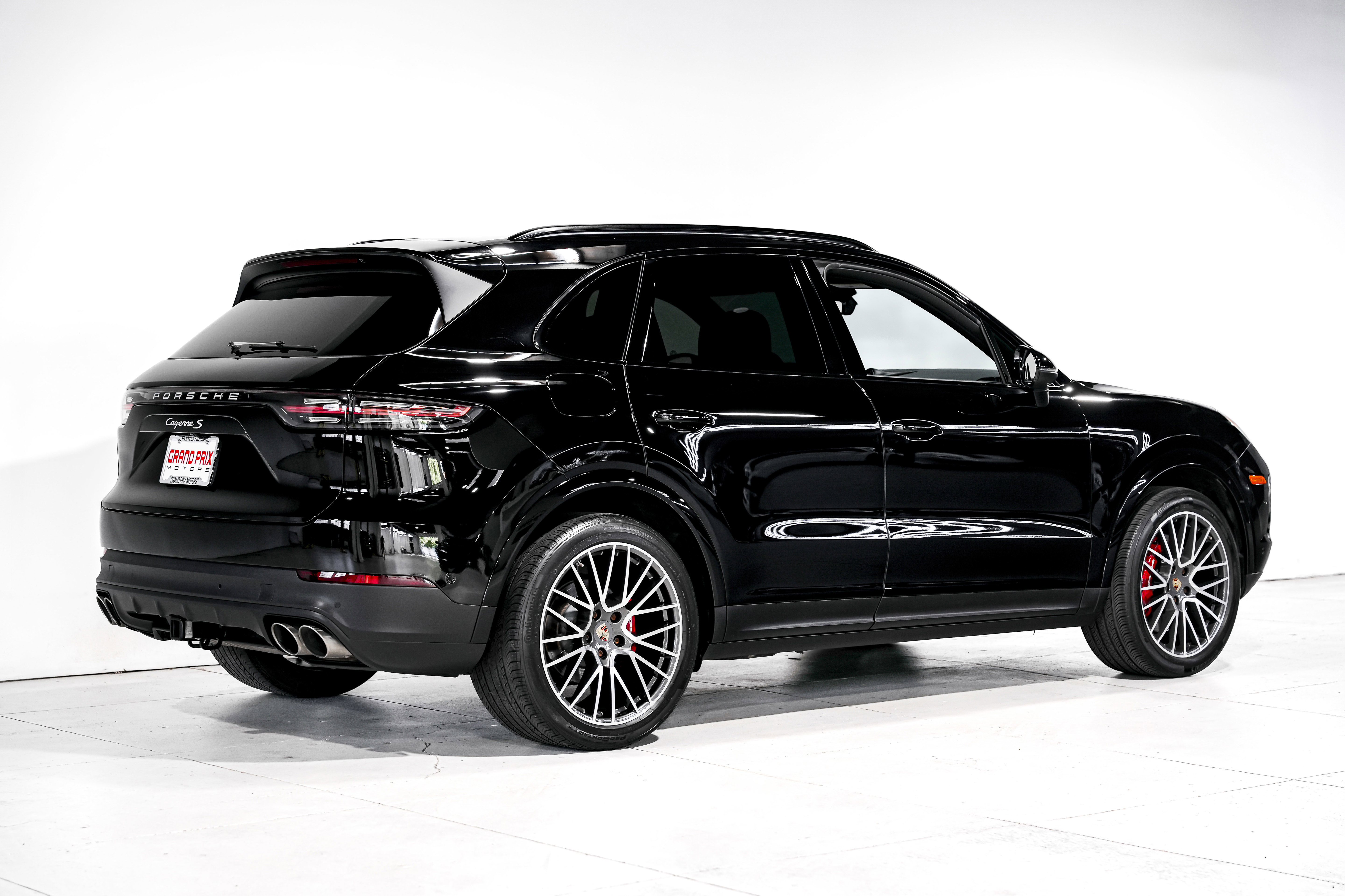 Used 2022 Porsche Cayenne S image 3