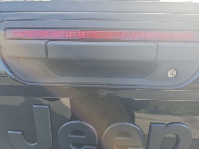 Used 2021 Jeep Gladiator Willys image 13