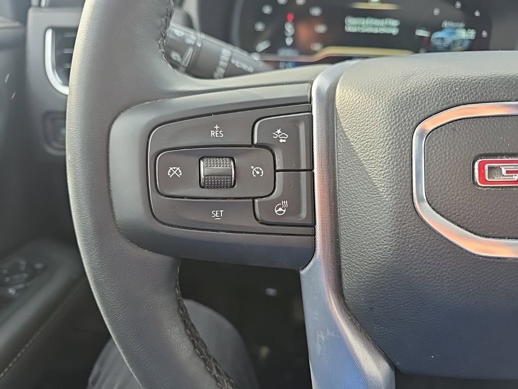 Used 2024 GMC Yukon SLT w/ SLT Luxury Package image 21