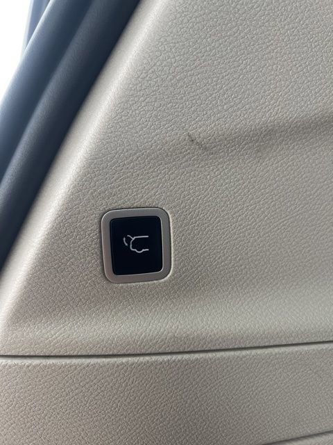 Used 2022 Chrysler Pacifica Touring-L image 29
