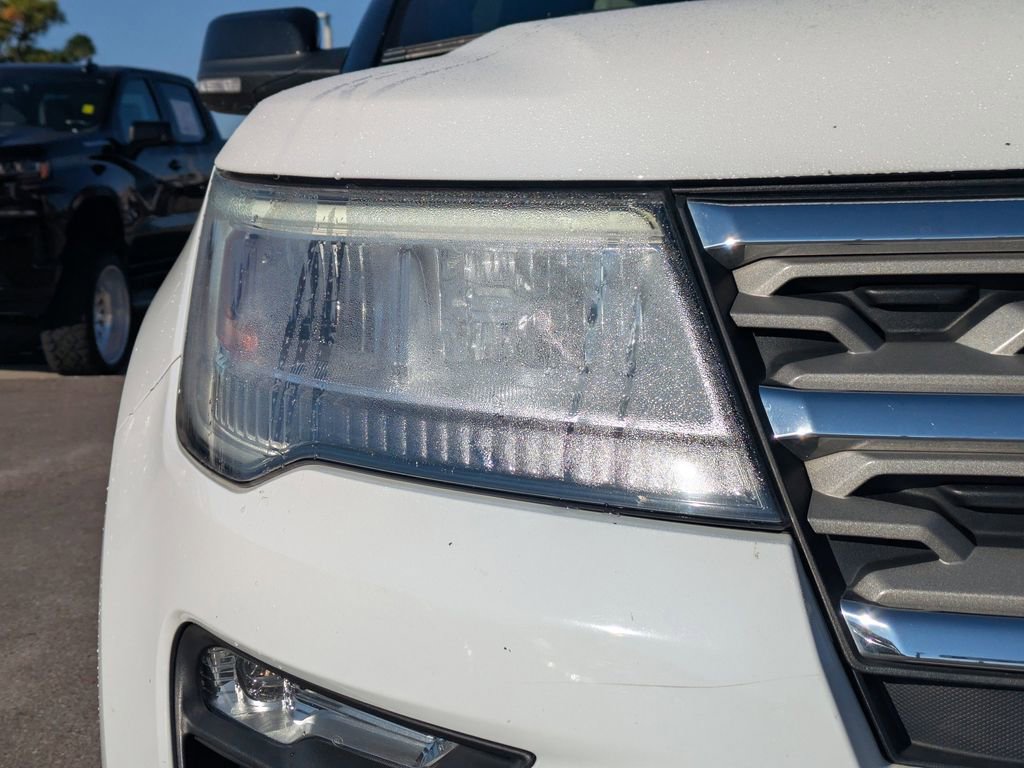 Used 2018 Ford Explorer XLT w/ Equipment Group 202A image 10