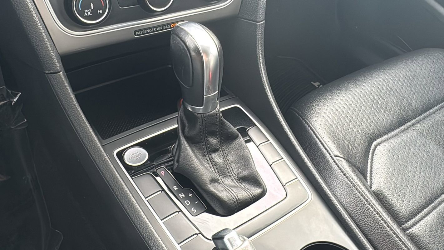 Used 2015 Volkswagen Passat 1.8T Limited Edition image 20