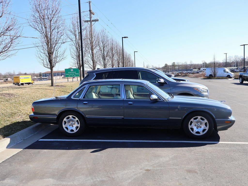 Used 2001 Jaguar XJ image 9