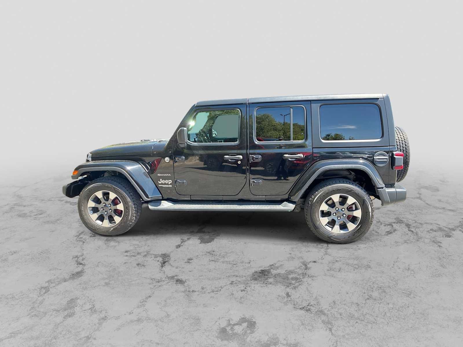 Used 2022 Jeep Wrangler Unlimited Sahara w/ LED Lighting Group AWD/4WD image 5