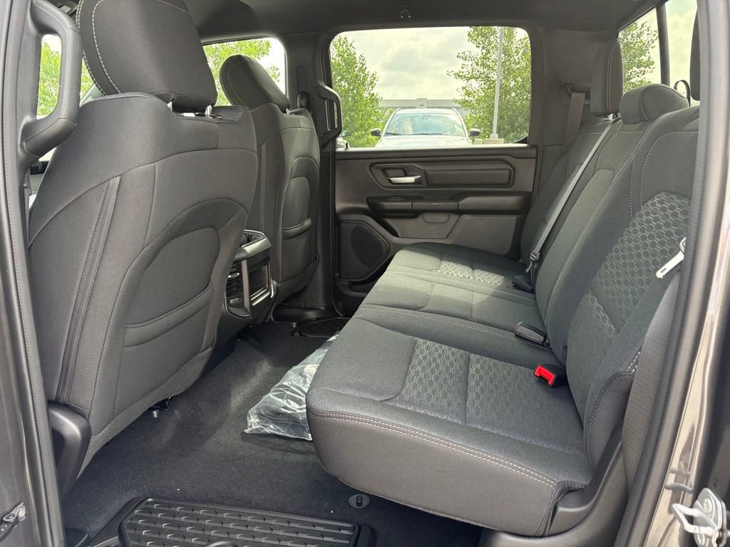 New 2026 RAM 1500 Express AWD/4WD image 9