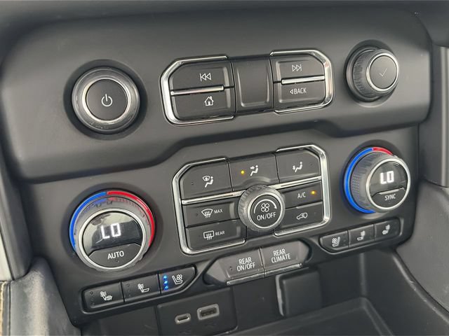 Used 2023 Chevrolet Tahoe Premier AWD/4WD image 28