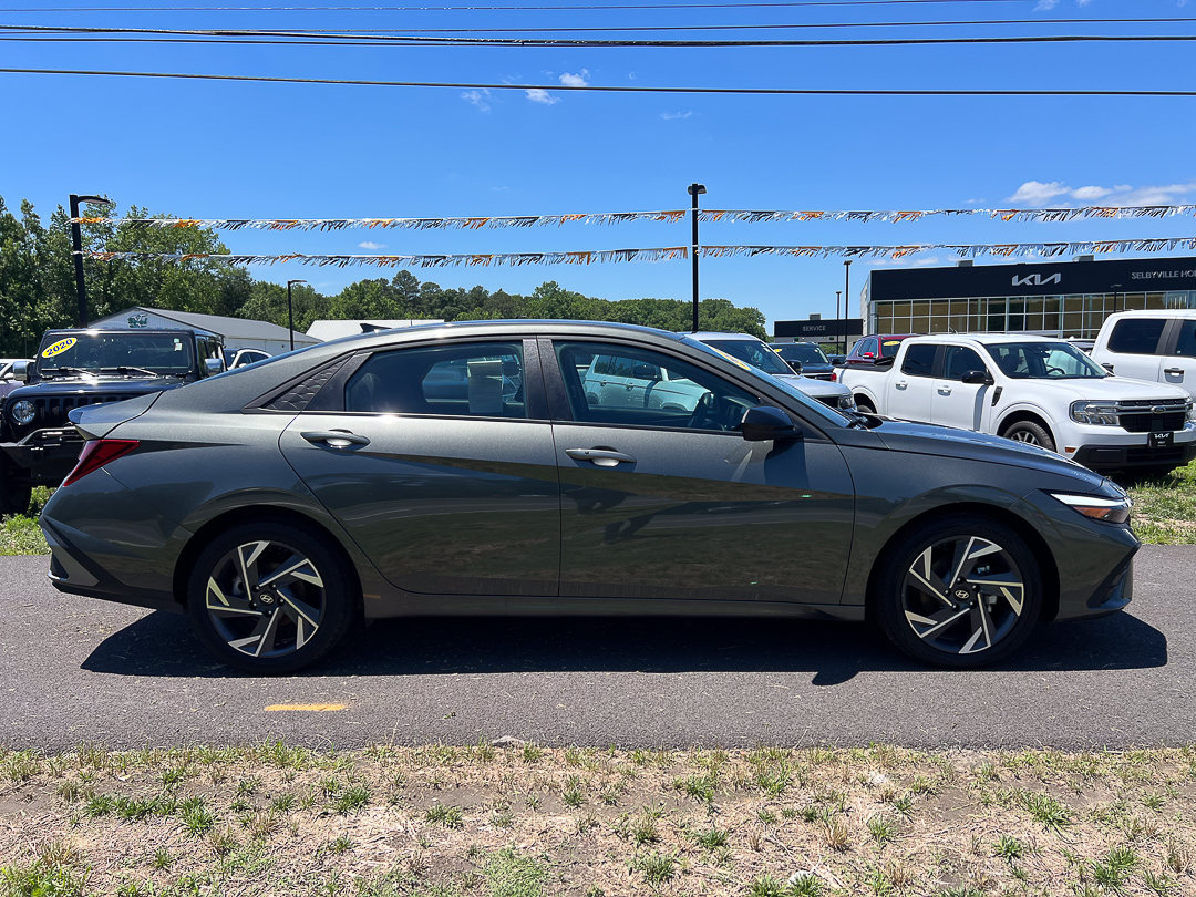 Used 2025 Hyundai Elantra Sport FWD image 6