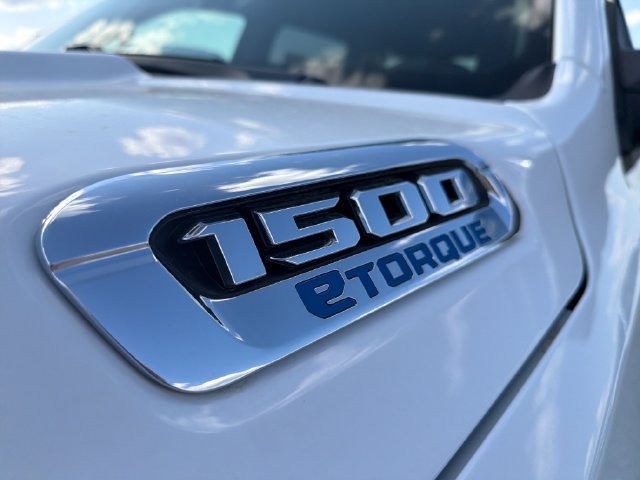 New 2026 RAM 1500 Laramie AWD/4WD image 9