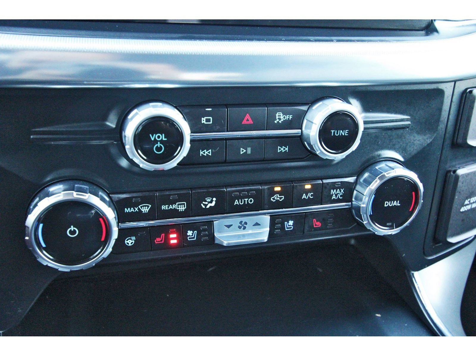 Used 2025 Ford F150 Lariat AWD/4WD image 26