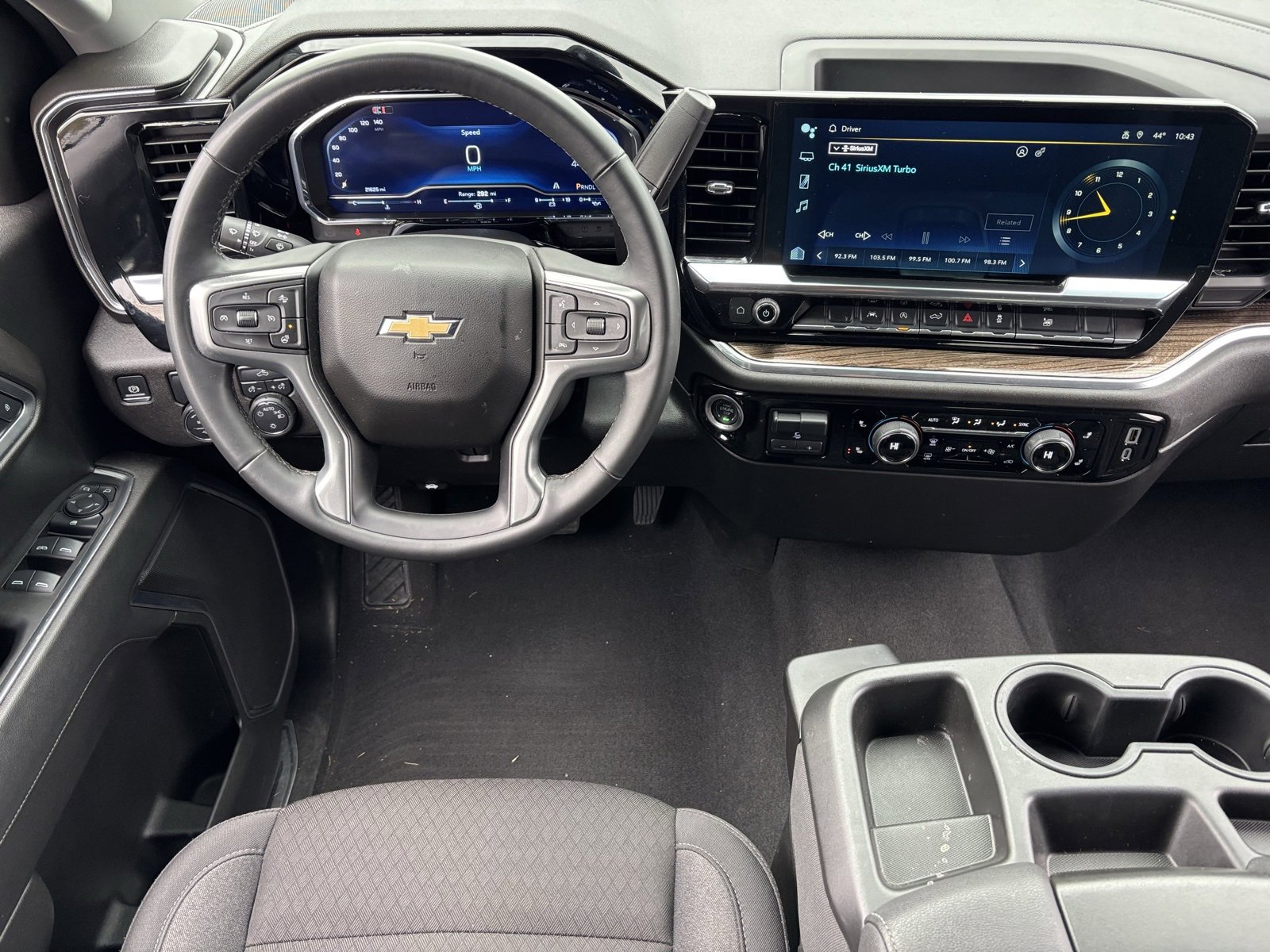 Used 2025 Chevrolet Silverado 1500 LT image 3