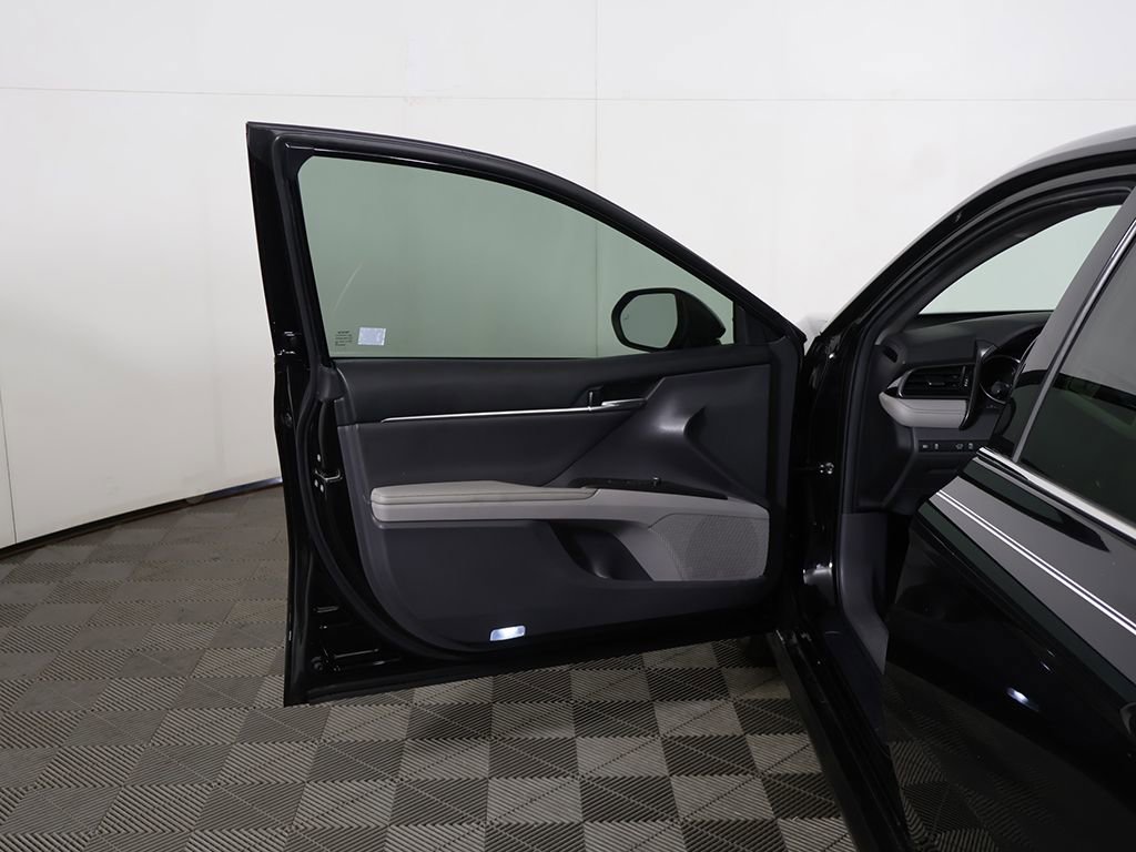 Used 2021 Toyota Camry XLE FWD image 19