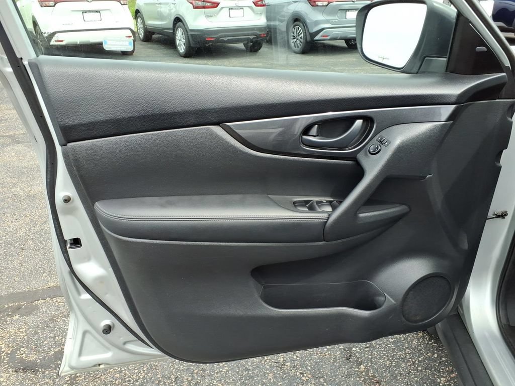 Used 2019 Nissan Rogue S AWD/4WD image 13