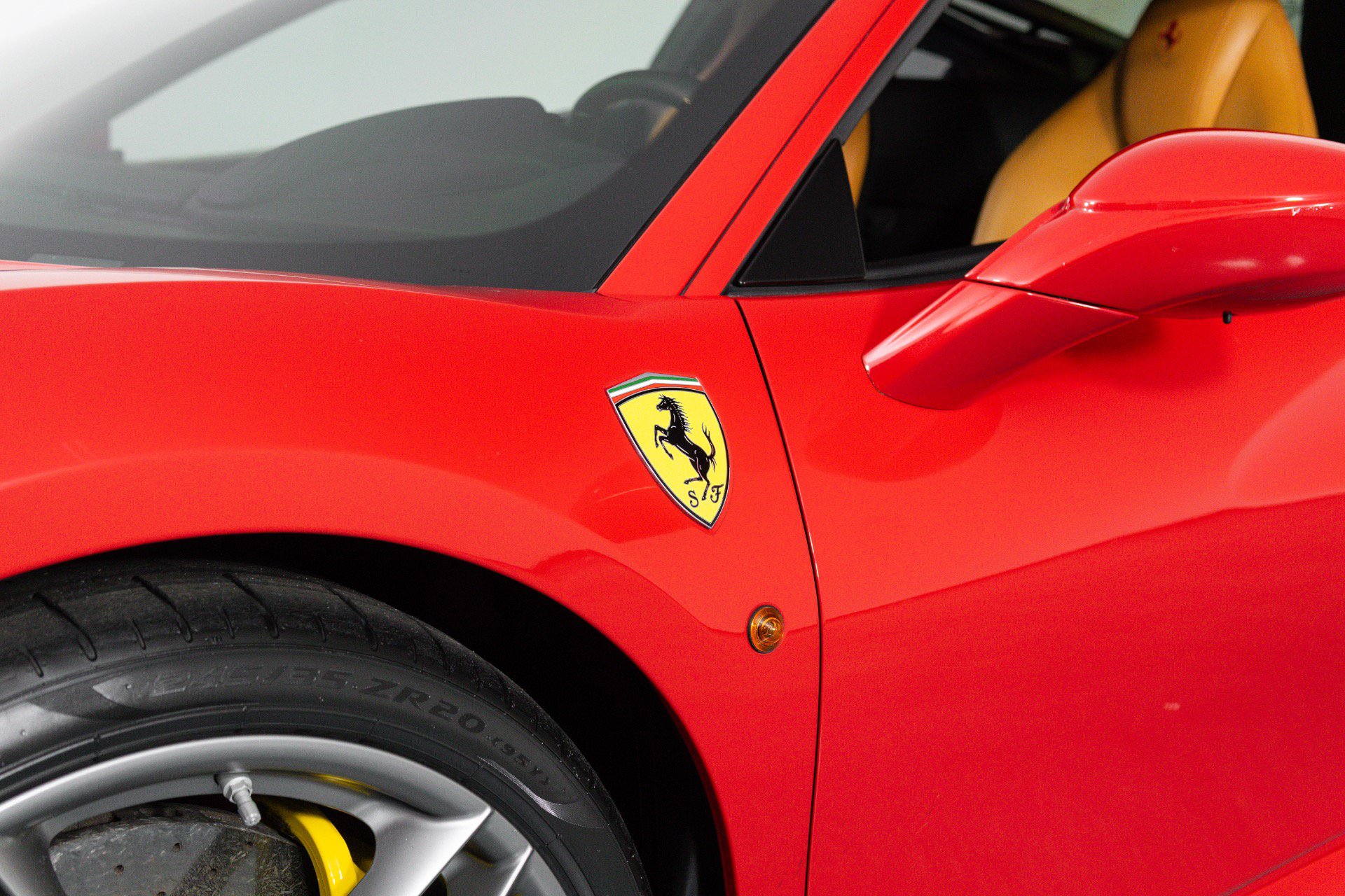 Used 2017 Ferrari 488 GTB RWD image 11