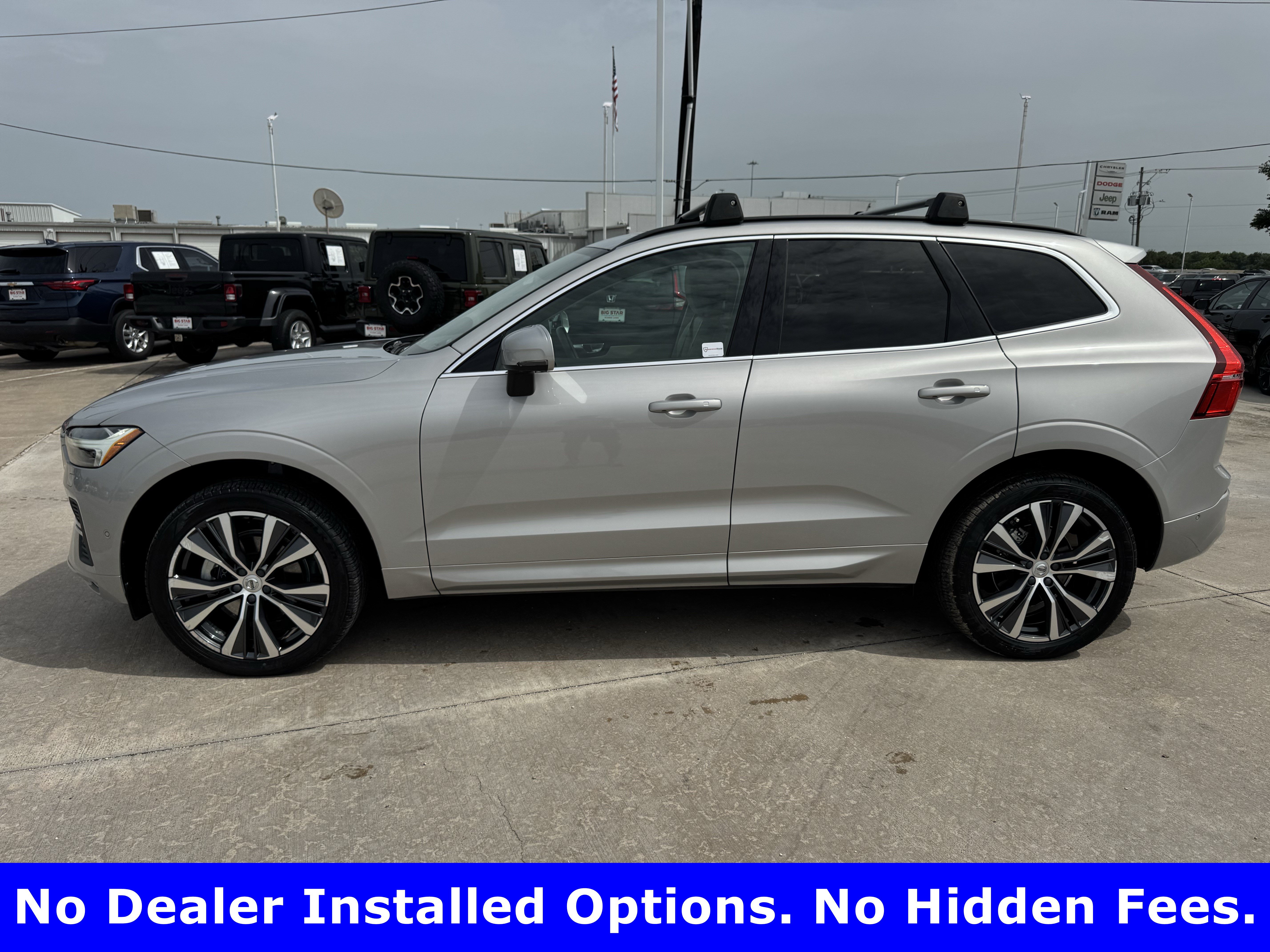 Used 2022 Volvo XC60 B5 Momentum w/ Advanced Package AWD/4WD image 5