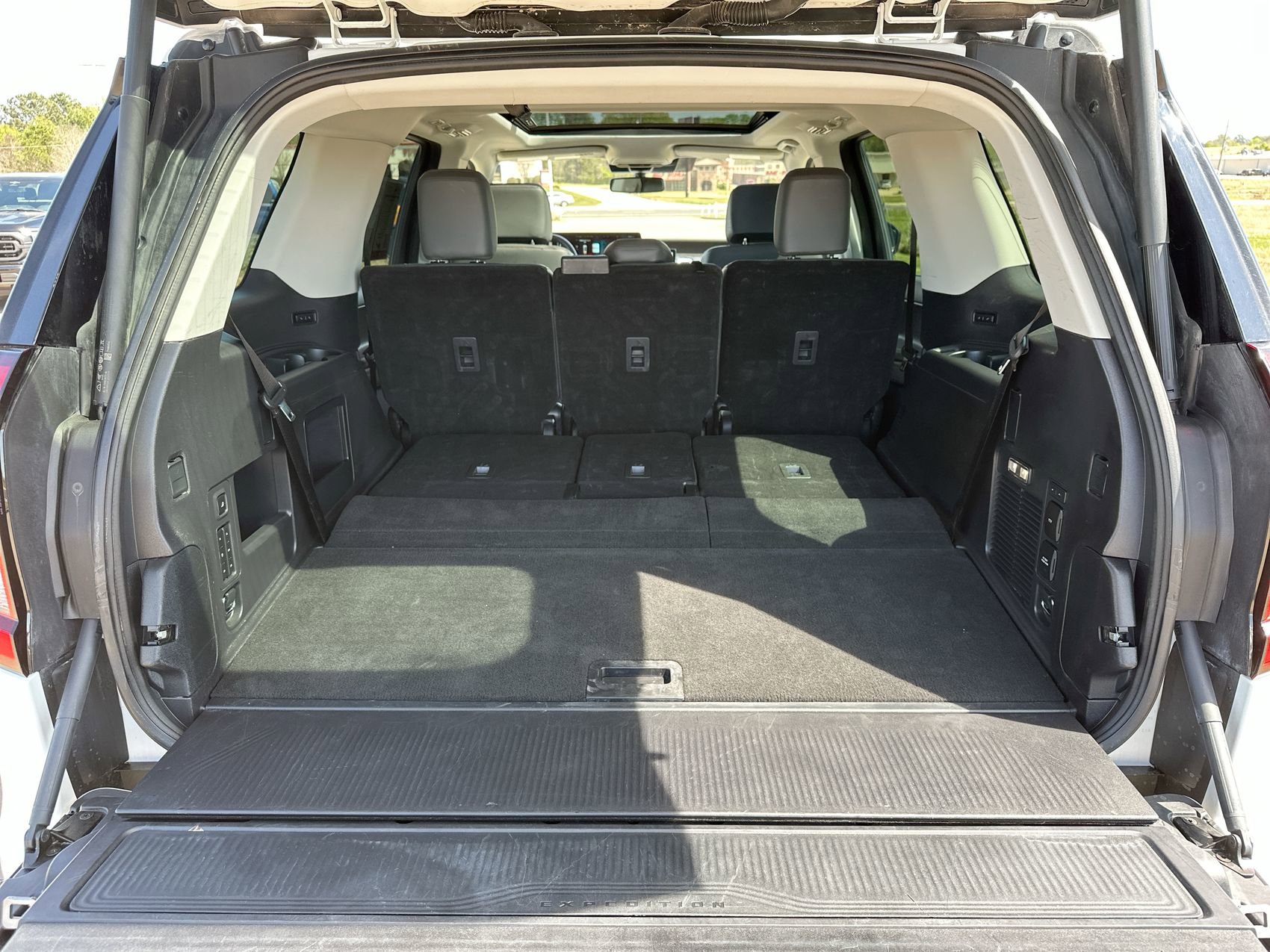 Used 2025 Ford Expedition Active AWD/4WD image 28
