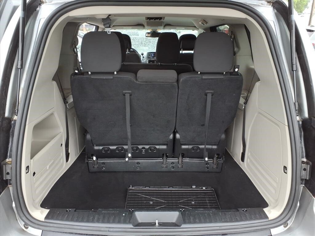 Used 2018 Dodge Grand Caravan SE w/ UConnect Hands-Free Group FWD image 14