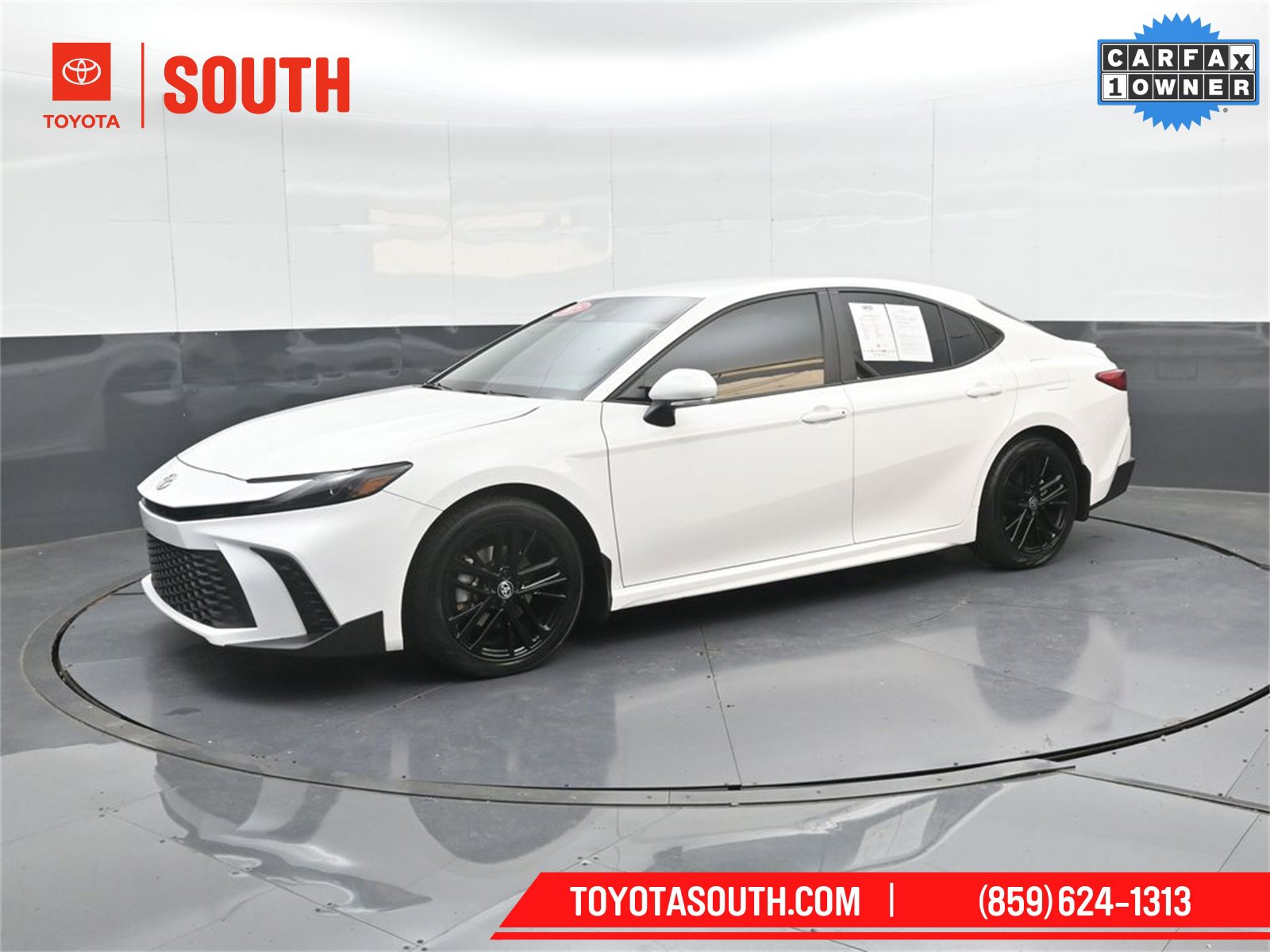 Used 2025 Toyota Camry SE w/ Convenience Package image 7