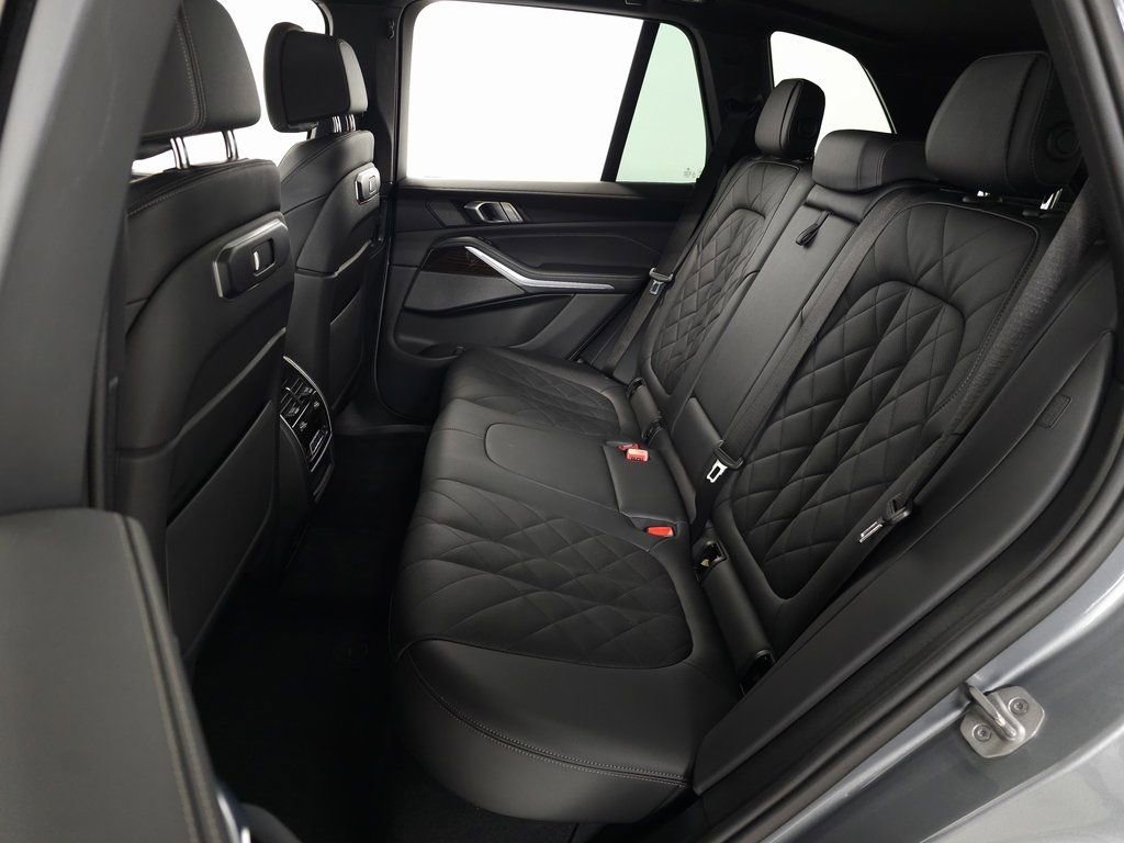 Used 2024 BMW X5 xDrive50e image 38