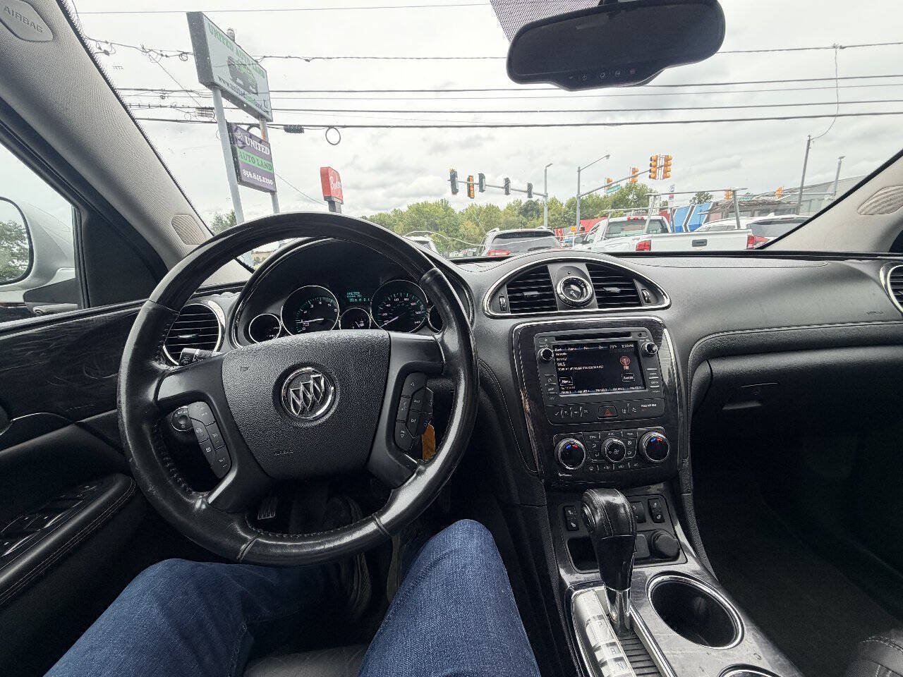 Used 2017 Buick Enclave Leather FWD image 3