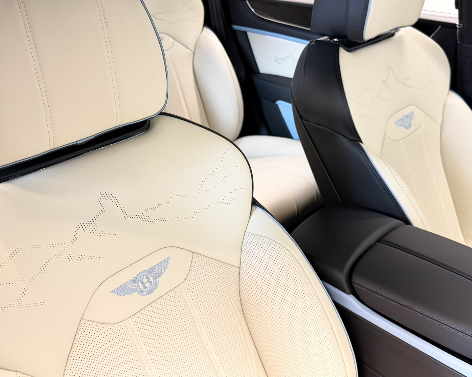 New 2027 Bentley Bentayga AWD/4WD image 38