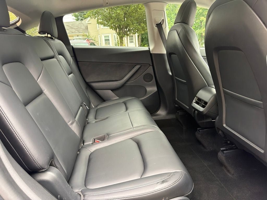 Used 2021 Tesla Model Y Long Range AWD/4WD image 30