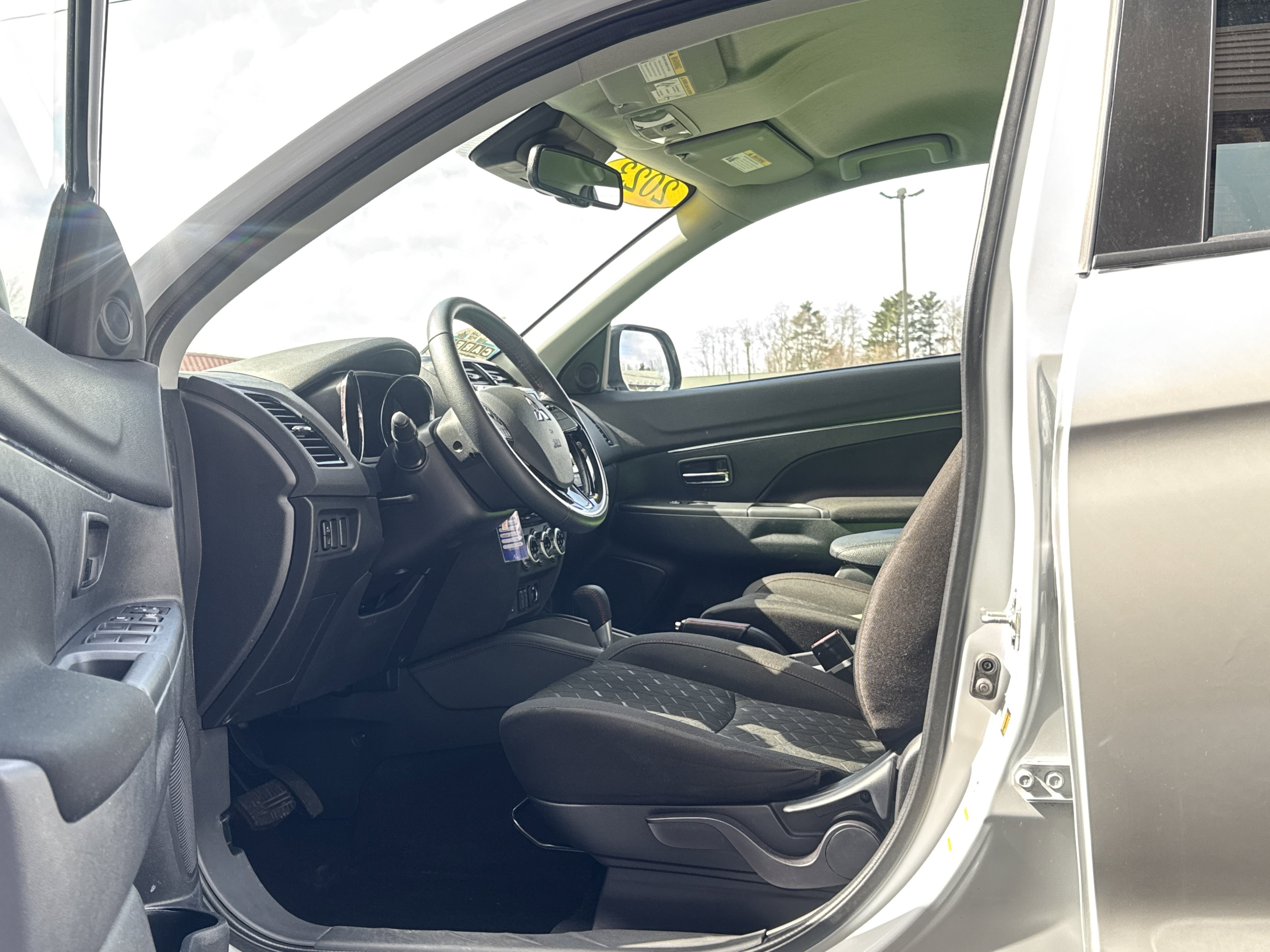 Used 2023 Mitsubishi Outlander Sport LE image 9