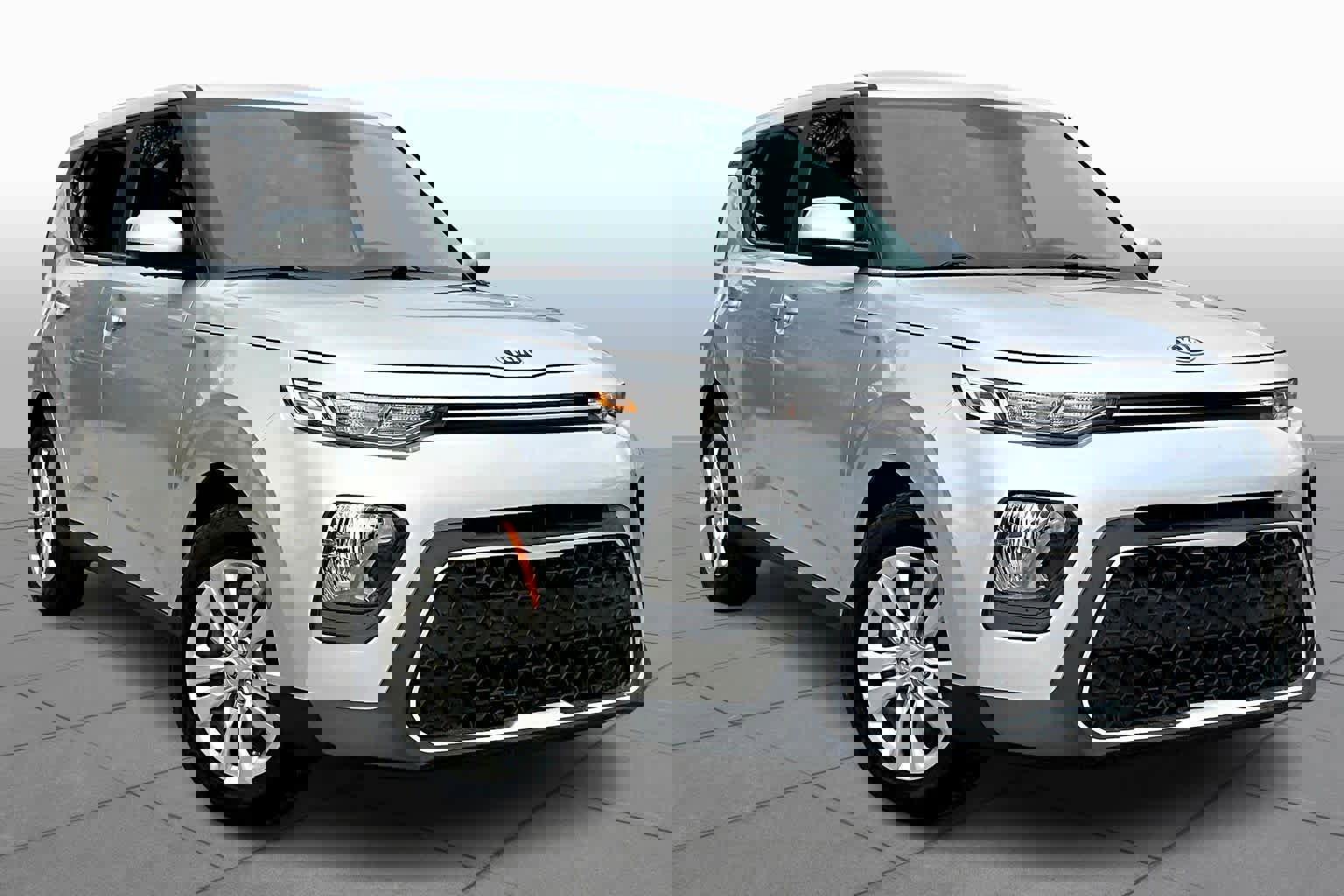 Used 2021 Kia Soul LX image 2