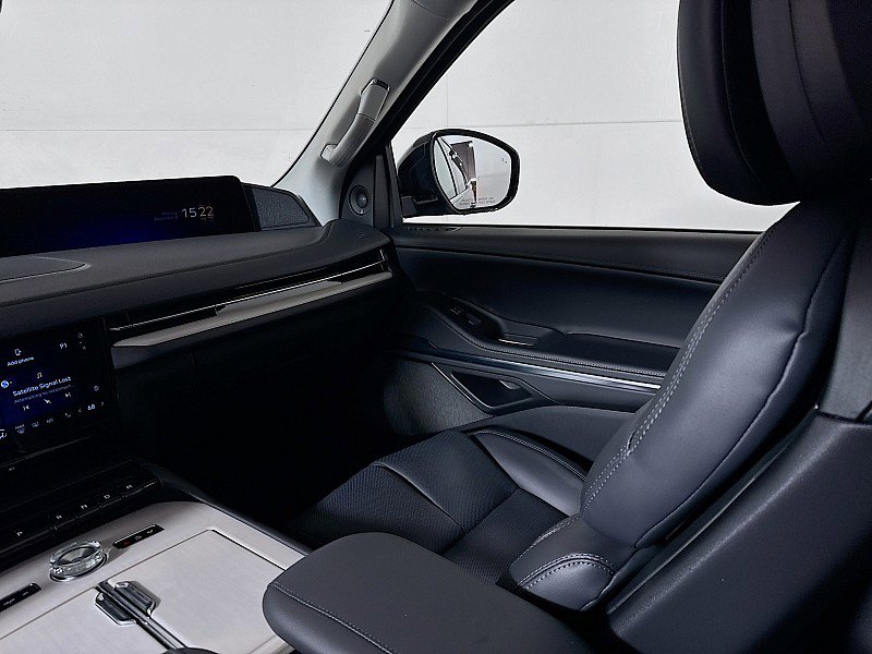 New 2025 Lincoln Navigator L Reserve image 25