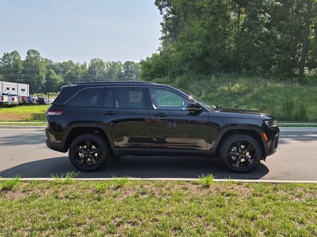 New 2026 Jeep Grand Cherokee Limited w/ Limited Altitude Package AWD/4WD image 14