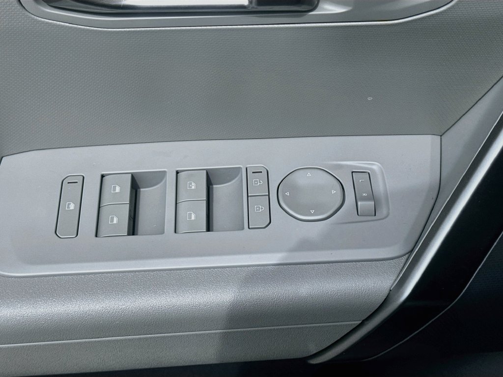 New 2027 Kia Seltos LX FWD image 17