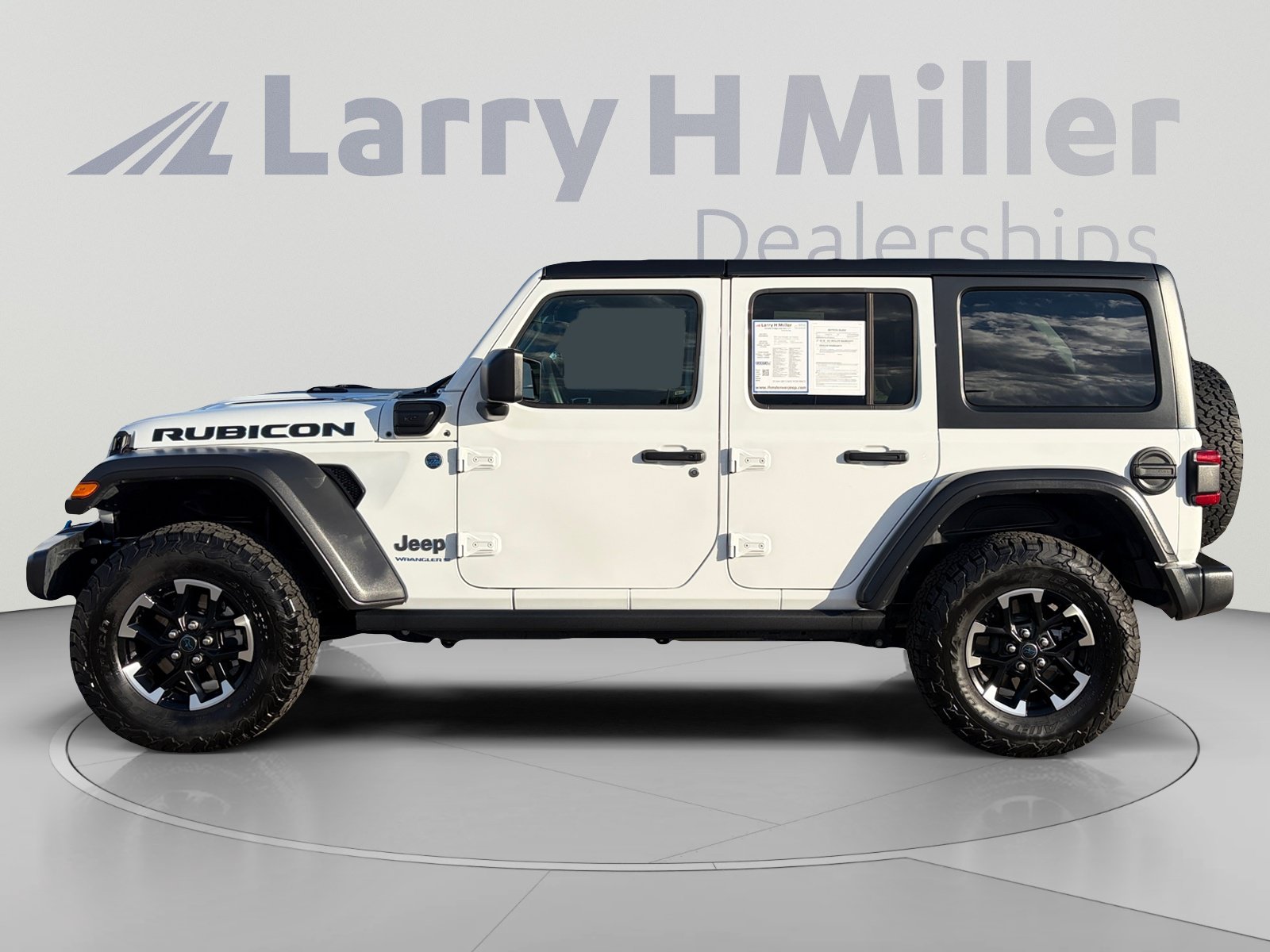 Used 2024 Jeep Wrangler Unlimited Rubicon 4xe w/ Technology Group AWD/4WD image 3
